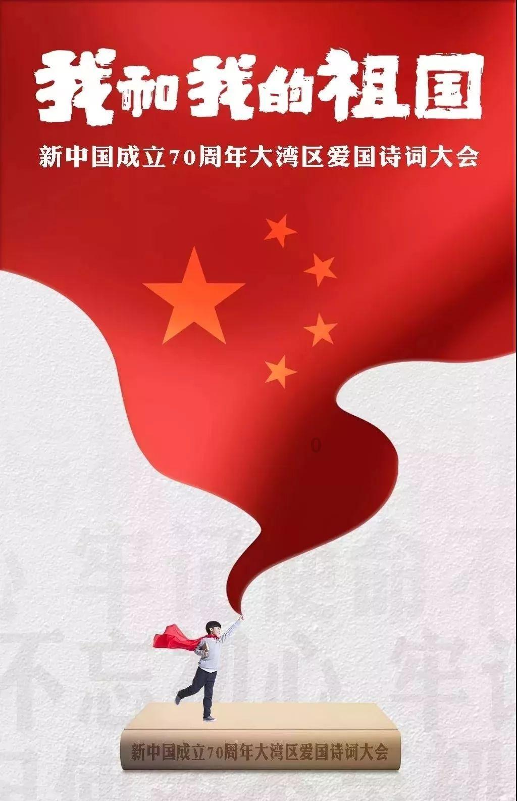 女子走路离厦 高架桥上逆行